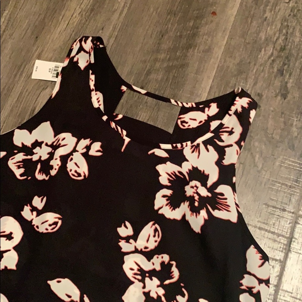 Express Tank Top - Picture 2 of 3